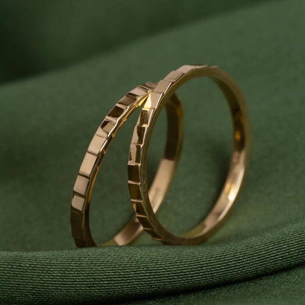 Like New Aurate 14k Recycled Yellow Gold Mini Infinity Ring in Size 4